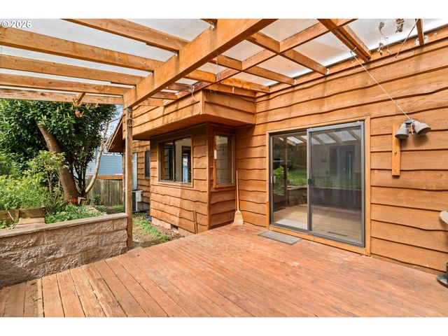 350 LOMA LINDA Ln, Eugene, OR 97405