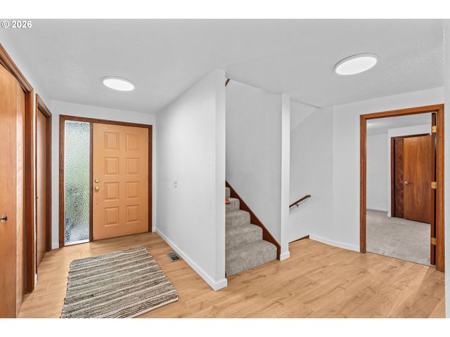 350 LOMA LINDA Ln, Eugene, OR 97405