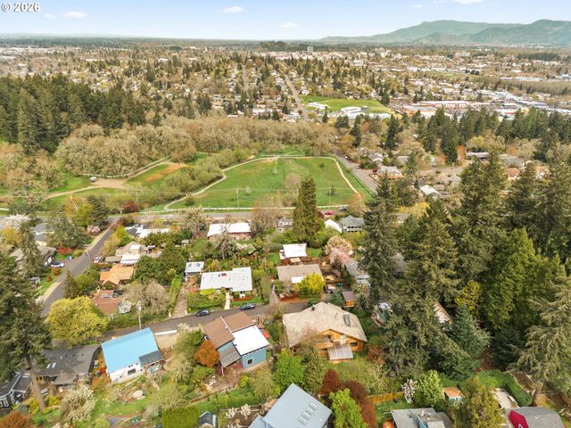 350 LOMA LINDA Ln, Eugene, OR 97405