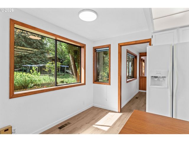 350 LOMA LINDA Ln, Eugene, OR 97405