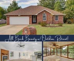 1119 West Thorngate Drive, Ozark, MO 65721