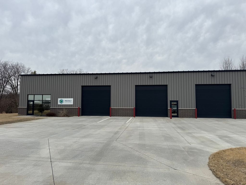 3286 Fields Drive, Bettendorf, IA 52722