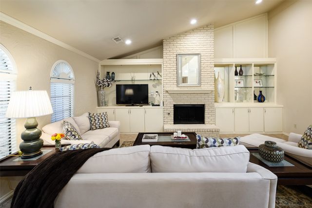 9115 Valley Chapel Lane, Dallas, TX 75220