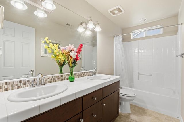3609 Flint Avenue, Clovis, CA 93619