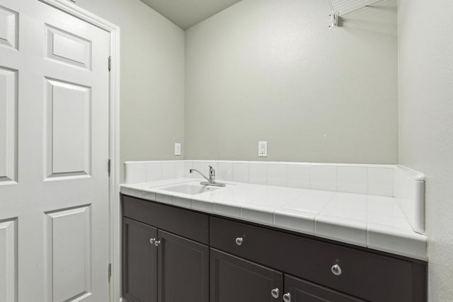 3609 Flint Avenue, Clovis, CA 93619