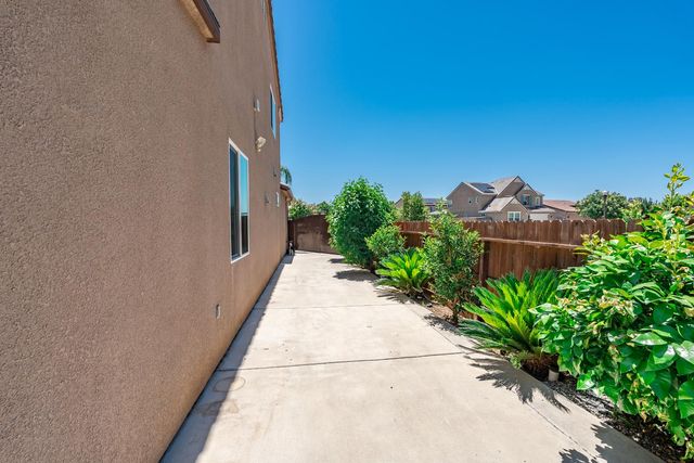 3609 Flint Avenue, Clovis, CA 93619
