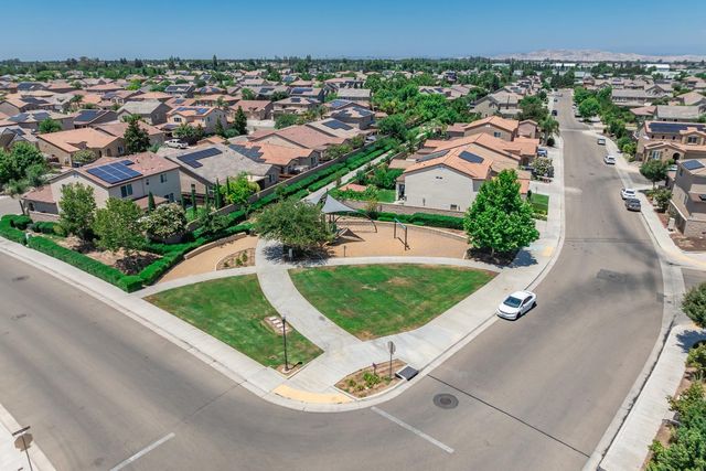 3609 Flint Avenue, Clovis, CA 93619