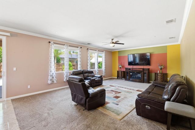3609 Flint Avenue, Clovis, CA 93619
