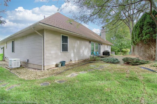 4717 Scots Way, Webster Township, MI 48130