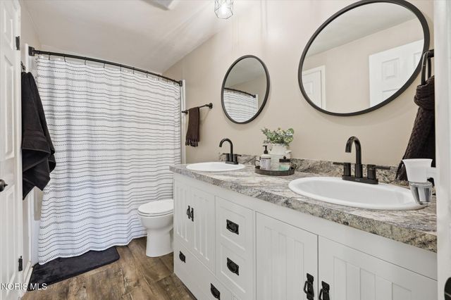 5809 Wakefield Drive, Sylvania, OH 43560