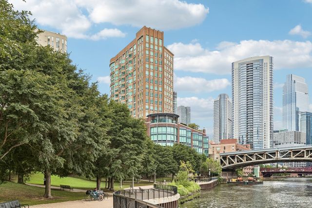 600 N KINGSBURY Street 101, Chicago, IL 60654