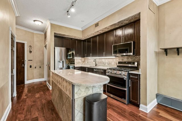 600 N KINGSBURY Street 101, Chicago, IL 60654