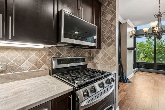 600 N KINGSBURY Street 101, Chicago, IL 60654