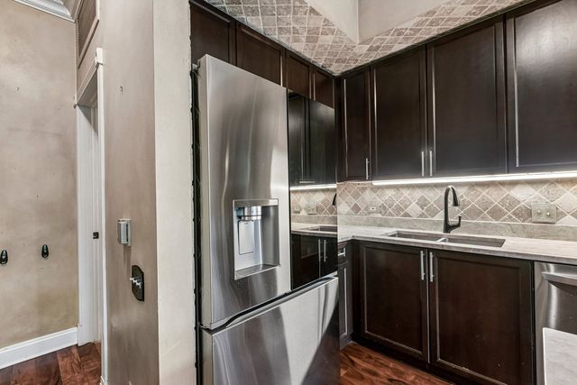 600 N KINGSBURY Street 101, Chicago, IL 60654