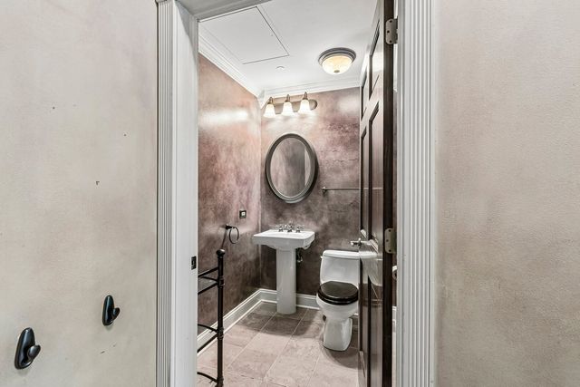 600 N KINGSBURY Street 101, Chicago, IL 60654