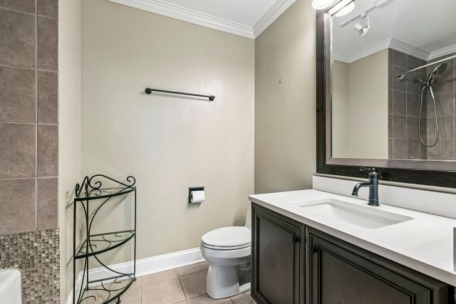600 N KINGSBURY Street 101, Chicago, IL 60654
