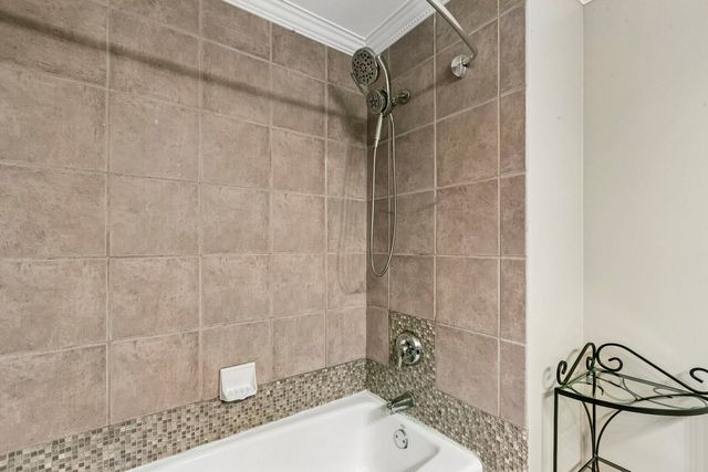 600 N KINGSBURY Street 101, Chicago, IL 60654