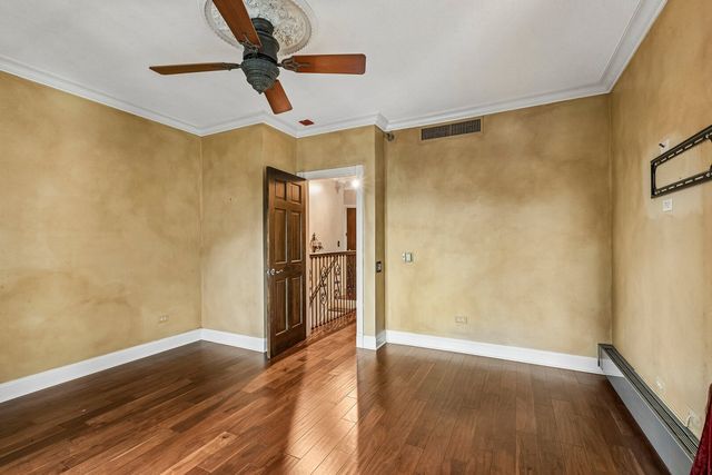 600 N KINGSBURY Street 101, Chicago, IL 60654