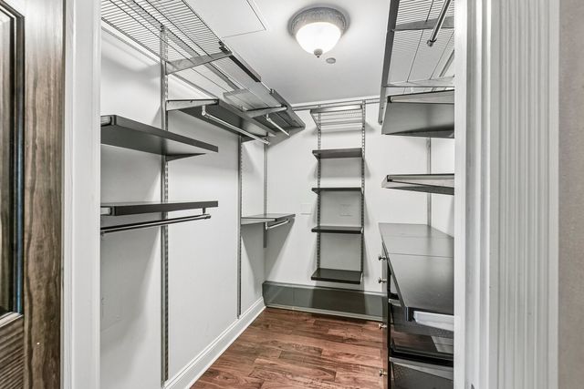 600 N KINGSBURY Street 101, Chicago, IL 60654