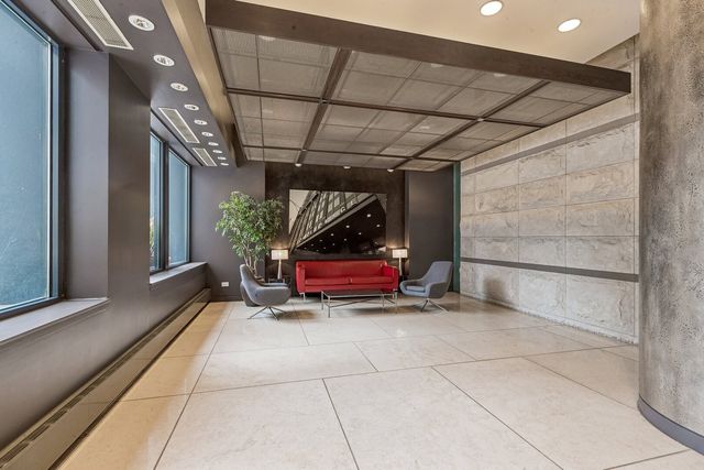 600 N KINGSBURY Street 101, Chicago, IL 60654