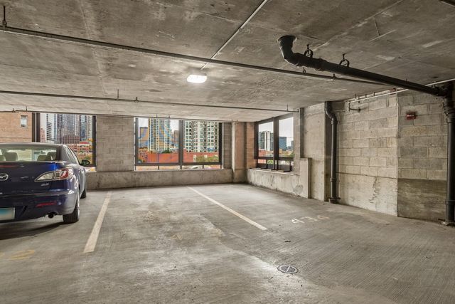 600 N KINGSBURY Street 101, Chicago, IL 60654
