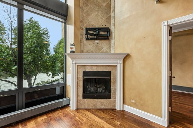 600 N KINGSBURY Street 101, Chicago, IL 60654
