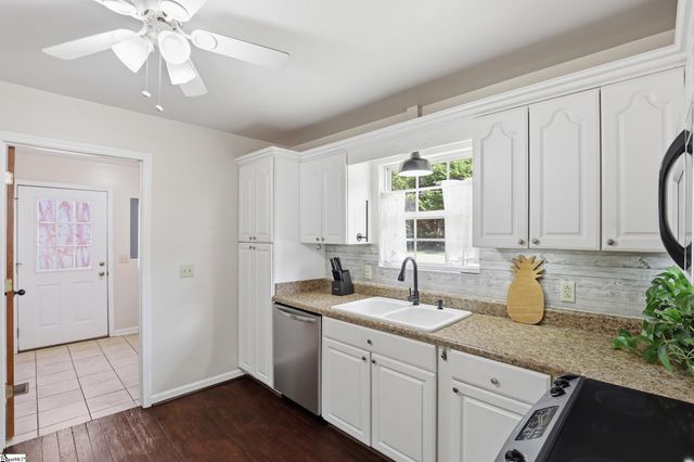 421 Hotrod Lane, Walhalla, SC 29691