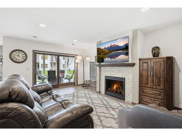 11825 Erskin Circle, Blaine, MN 55449