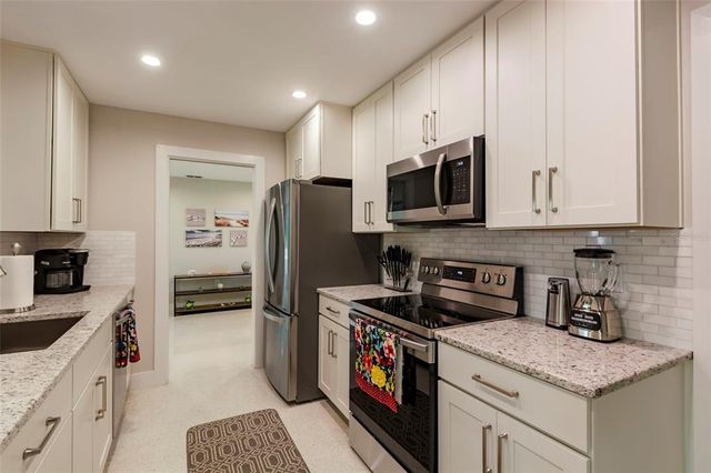 3005 CHASE CIRCLE, Sarasota, FL 34231