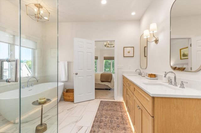 3915 154th Court, Urbandale, IA 50323