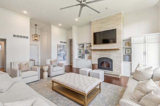 3915 154th Court, Urbandale, IA 50323