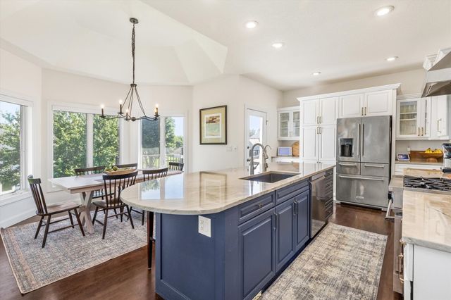 3915 154th Court, Urbandale, IA 50323