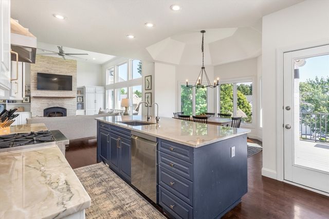3915 154th Court, Urbandale, IA 50323
