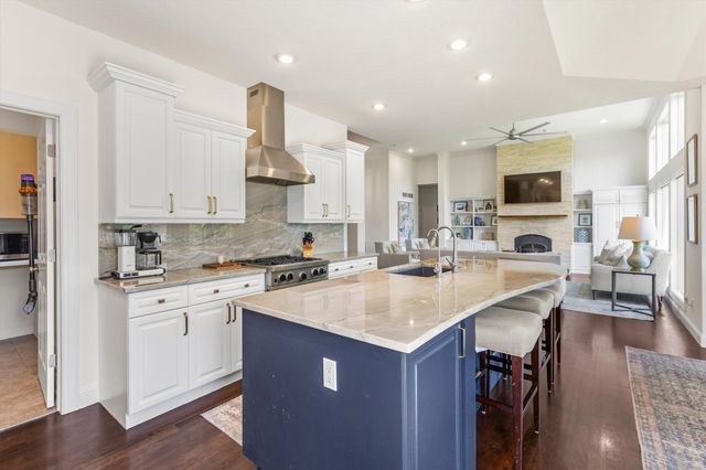 3915 154th Court, Urbandale, IA 50323