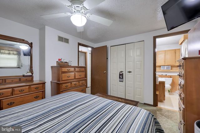 2765 NORTHVUE LN, York, PA 17408