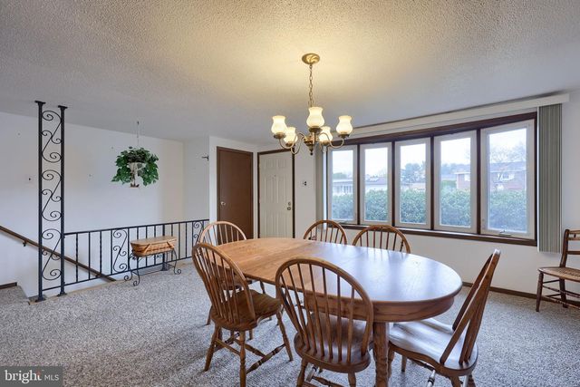 2765 NORTHVUE LN, York, PA 17408