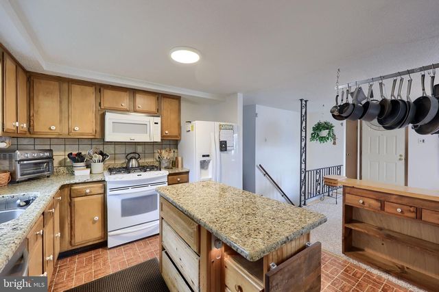 2765 NORTHVUE LN, York, PA 17408