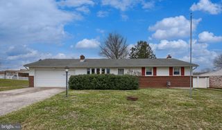 2765 NORTHVUE LN, York, PA 17408