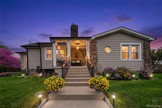 1430 Benvenue Street, Sylvan Lake, MI 48320