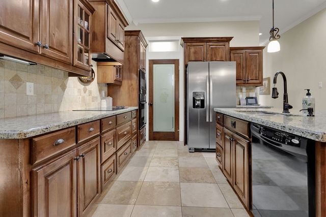110 Timber Creek Court, Lindale, TX 75771