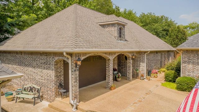 110 Timber Creek Court, Lindale, TX 75771