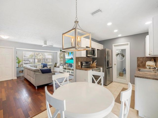 121 NW Doreen St, Port St Lucie, FL 34983