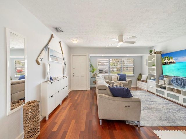 121 NW Doreen St, Port St Lucie, FL 34983