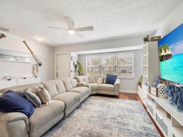 121 NW Doreen St, Port St Lucie, FL 34983