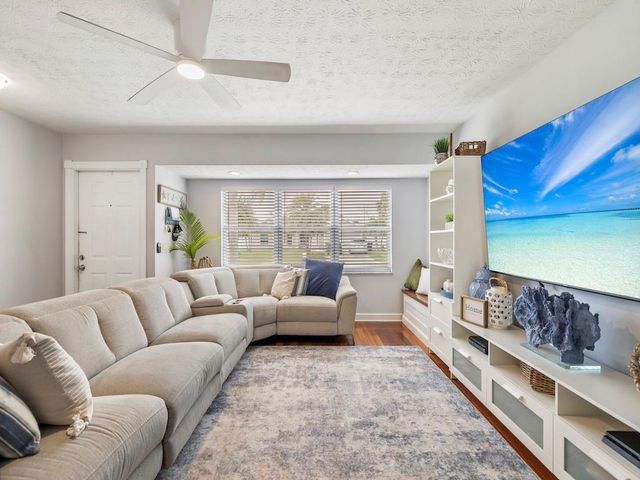 121 NW Doreen St, Port St Lucie, FL 34983