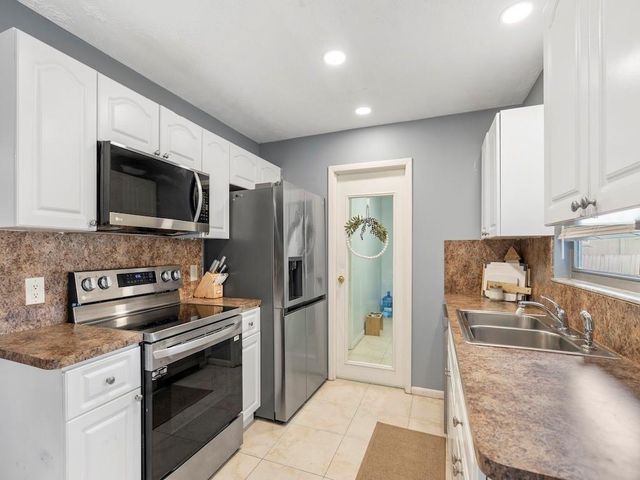 121 NW Doreen St, Port St Lucie, FL 34983