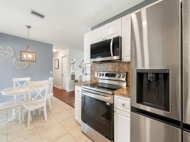 121 NW Doreen St, Port St Lucie, FL 34983