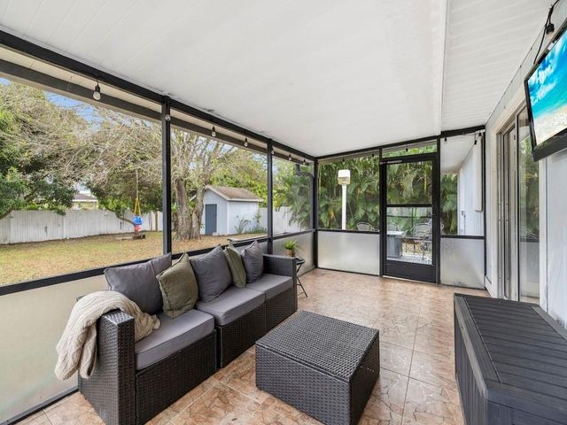 121 NW Doreen St, Port St Lucie, FL 34983