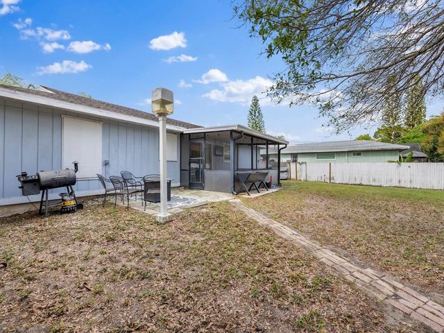 121 NW Doreen St, Port St Lucie, FL 34983