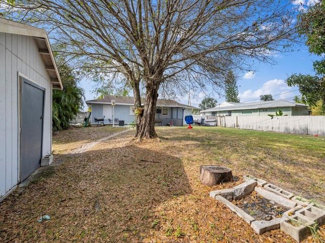 121 NW Doreen St, Port St Lucie, FL 34983